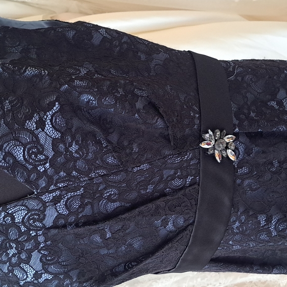 Lace cocktail dress - Picture 2 of 4